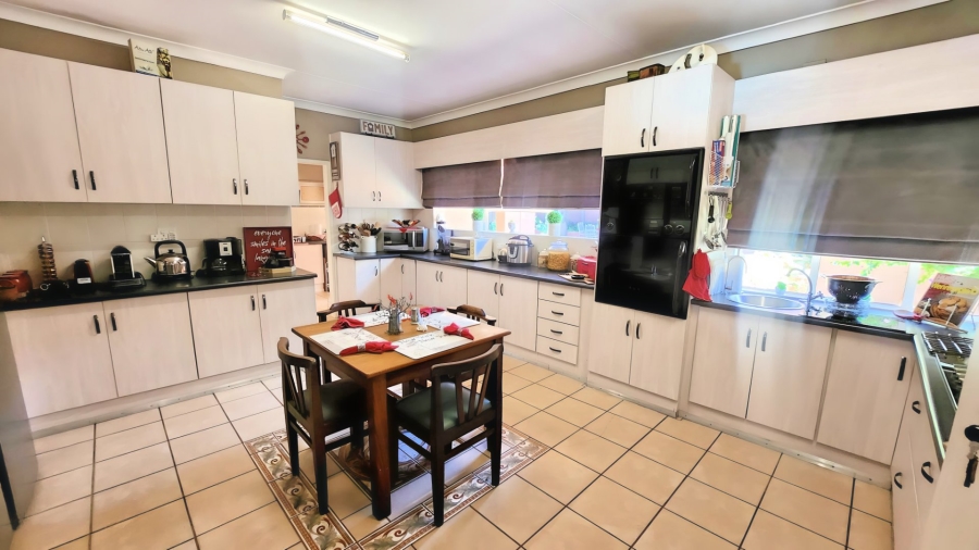 4 Bedroom Property for Sale in Wilkoppies North West